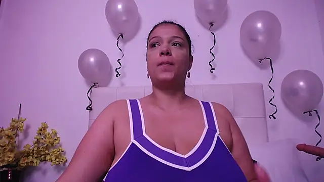 Nicol Love0 online show from 04.14.26