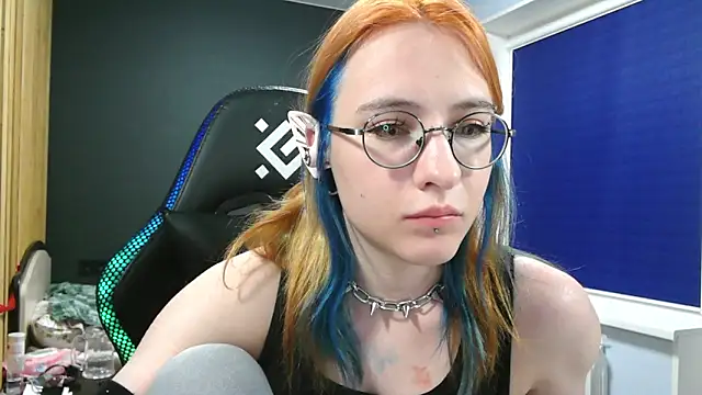 Snapshot of Honelin chatting on 12.18.24 Honelin online show from 12.18.24