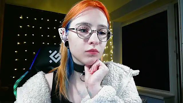 Snapshot of Honelin chatting on 12.27.24 Honelin online show from 12.27.24