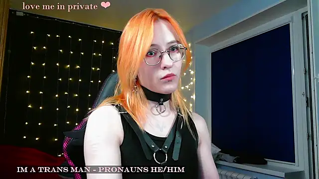 Snapshot of Honelin chatting on 02.04.25 Honelin online show from 02.04.25