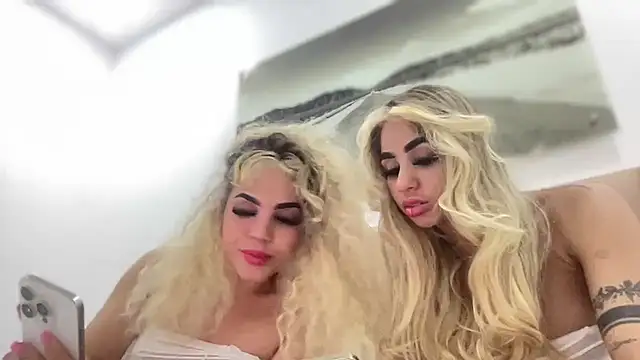 Snapshot of Susandolls chatting on 10.20.25 Susandolls online show from 10.20.25