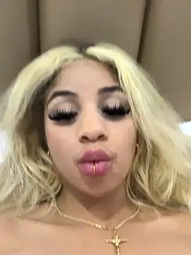 Snapshot of Susandolls chatting on 10.24.25 Susandolls online show from 10.24.25