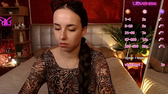 AuroraAksnesss online show from 03.12.25