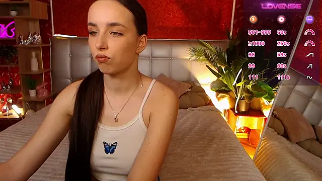 AuroraAksnesss online show from 03.17.25