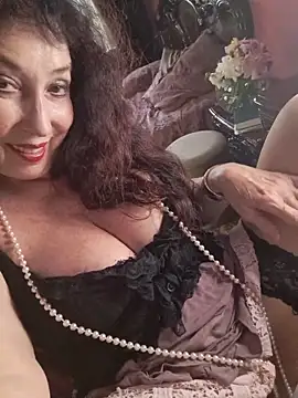 Snapshot of GypsyEsmeralda chatting on 06.18.26 GypsyEsmeralda online show from 06.18.26