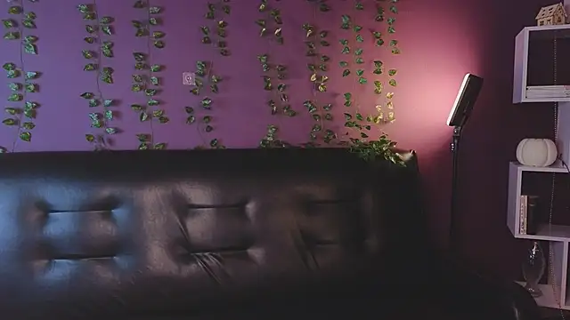 Snapshot of cherry_lea chatting on 12.12.24 cherry lea online show from 12.12.24