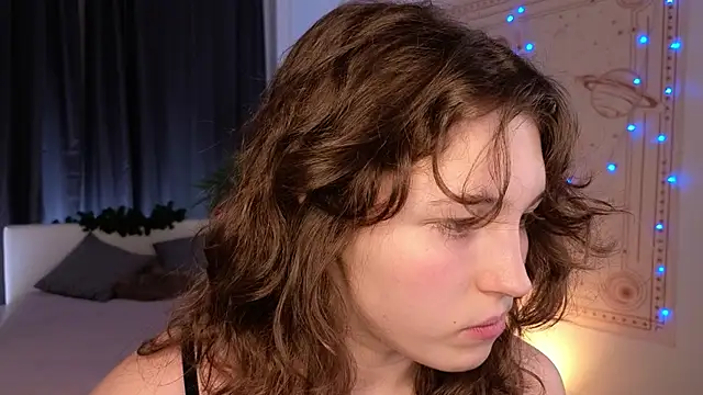 Snapshot of cherry_lea chatting on 12.22.24 cherry lea online show from 12.22.24