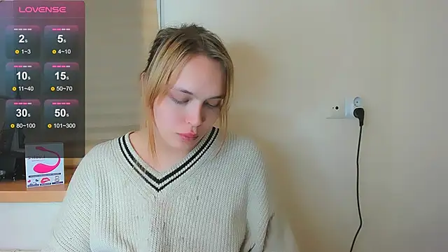 Snapshot of fem_to chatting on 03.10.25 fem to online show from 03.10.25