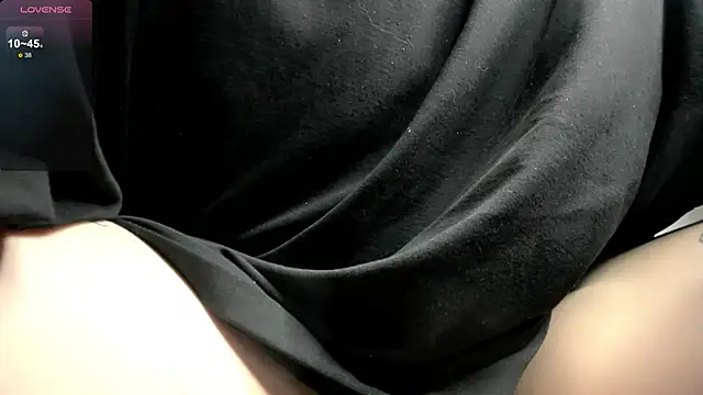 Snapshot of fem_to chatting on 09.17.25 fem to online show from 09.17.25