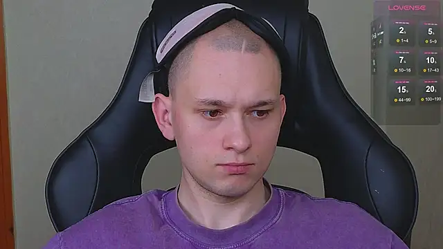 Snapshot of STRONGBEAUTY282 chatting on 12.12.24 STRONGBEAUTY282 online show from 12.12.24