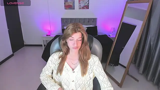 Nora Vennucci online show from 03.15.25