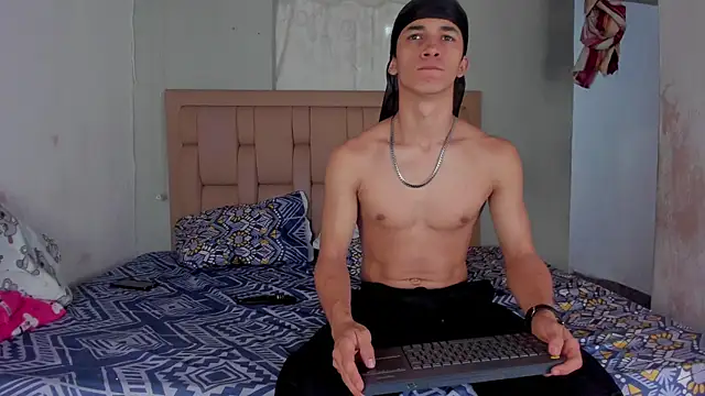 Snapshot of stepcouple_XXX chatting on 01.15.25 stepcouple XXX online show from 01.15.25