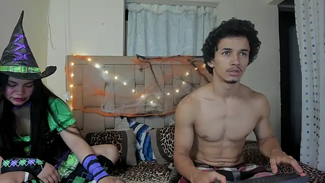 Snapshot of stepcouple_XXX chatting on 10.22.25 stepcouple XXX online show from 10.22.25