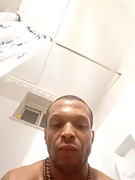 Snapshot of ottomusbrown chatting on 12.22.24 ottomusbrown online show from 12.22.24