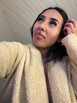 Anily Lovely online show from 02.14.25