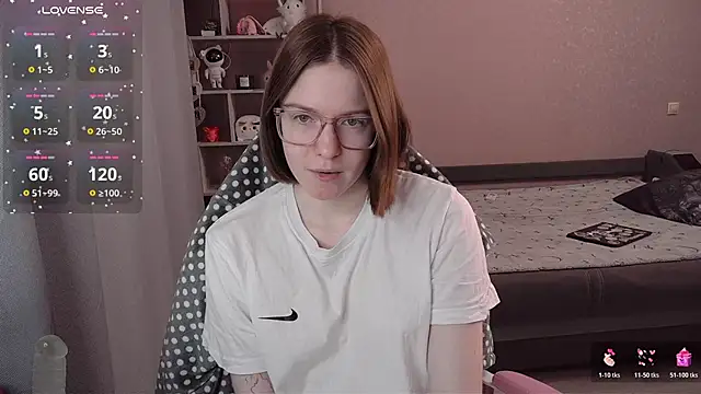 Snapshot of CassieJuice69 chatting on 10.22.25 CassieJuice69 online show from 10.22.25