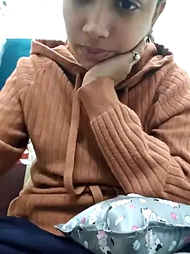 Snapshot of Aleena_Rai chatting on 12.14.24 Aleena Rai online show from 12.14.24