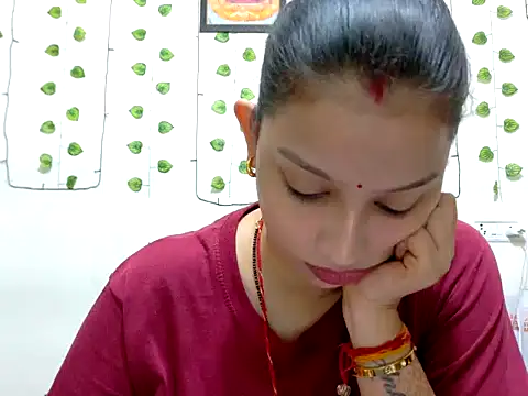 Snapshot of Aleena_Rai chatting on 10.19.25 Aleena Rai online show from 10.19.25