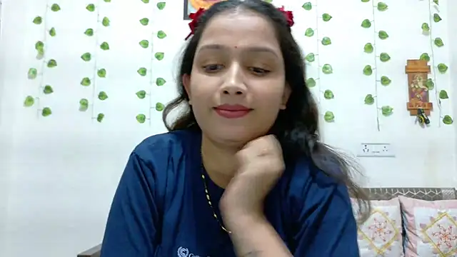 Snapshot of Aleena_Rai chatting on 10.29.25 Aleena Rai online show from 10.29.25