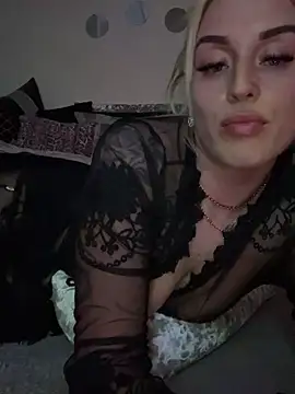 Snapshot of Barbie_26 chatting on 01.01.25 Barbie 26 online show from 01.01.25