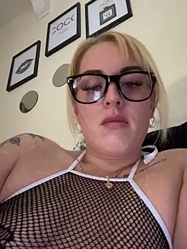 Snapshot of Barbie_26 chatting on 01.10.25 Barbie 26 online show from 01.10.25