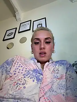 Snapshot of Barbie_26 chatting on 01.12.25 Barbie 26 online show from 01.12.25