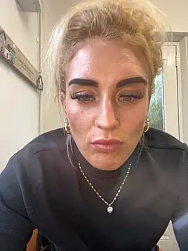 Snapshot of Barbie_26 chatting on 12.04.25 Barbie 26 online show from 12.04.25