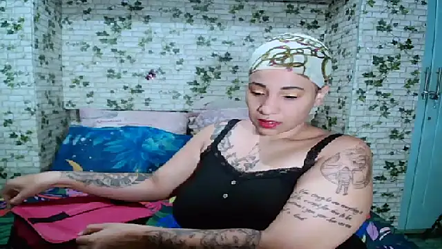 Snapshot of Indian_candyXX chatting on 05.11.26 Indian candyXX online show from 05.11.26