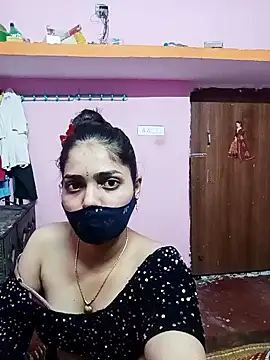 Snapshot of Cute-Simmi chatting on 12.16.24 Cute-Simmi online show from 12.16.24