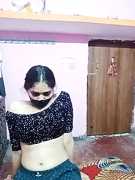 Snapshot of Cute-Simmi chatting on 12.17.24 Cute-Simmi online show from 12.17.24