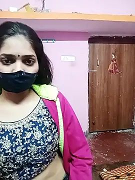 Snapshot of Cute-Simmi chatting on 12.25.24 Cute-Simmi online show from 12.25.24