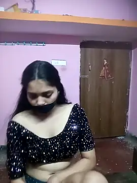 Snapshot of Cute-Simmi chatting on 12.30.24 Cute-Simmi online show from 12.30.24