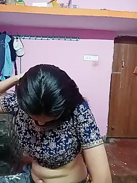 Snapshot of Cute-Simmi chatting on 01.08.25 Cute-Simmi online show from 01.08.25