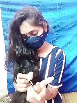 Snapshot of Cute-Simmi chatting on 01.28.25 Cute-Simmi online show from 01.28.25