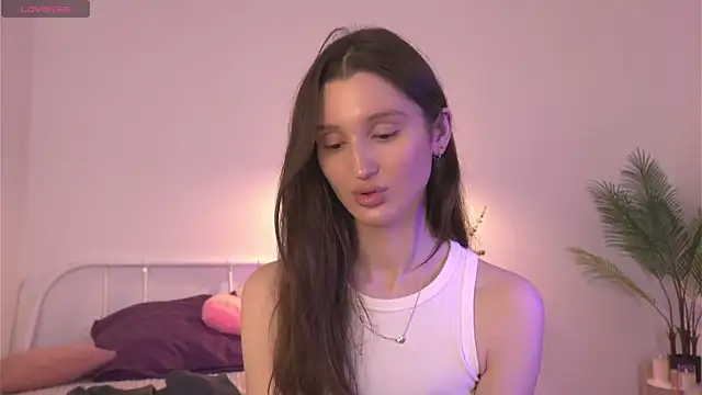 Snapshot of tender_babyy chatting on 09.11.25 tender babyy online show from 09.11.25