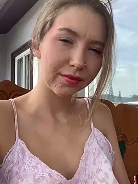 Snapshot of LinaSiren chatting on 12.07.24 LinaSiren online show from 12.07.24