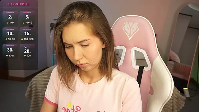 Snapshot of LinaSiren chatting on 12.15.24 LinaSiren online show from 12.15.24