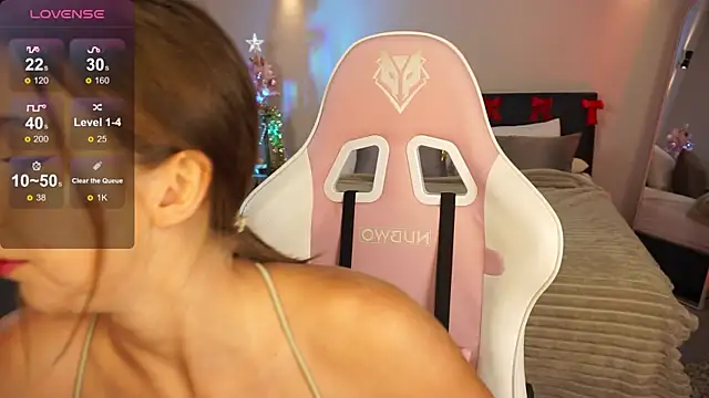 Snapshot of LinaSiren chatting on 12.30.24 LinaSiren online show from 12.30.24