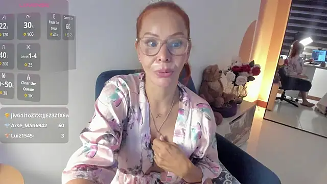 Snapshot of AvaCollinss chatting on 11.03.25 AvaCollinss online show from 11.03.25