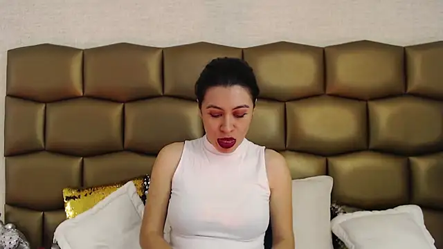 Snapshot of JaneLondon chatting on 12.13.24 JaneLondon online show from 12.13.24