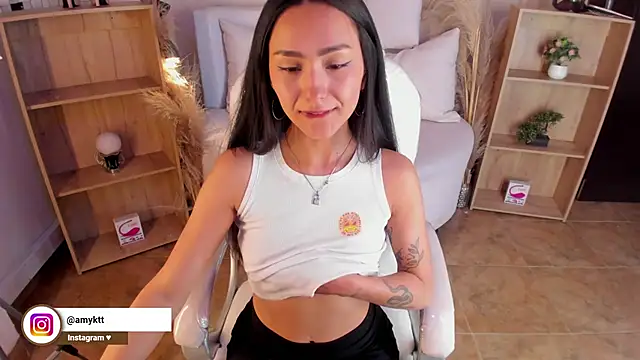 Amy Kiitty  online show from 12.18.24