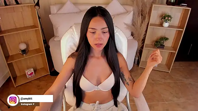 Amy Kiitty  online show from 12.19.24