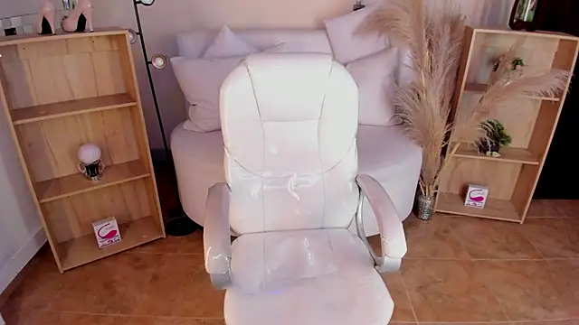 Amy Kiitty  online show from 12.26.24