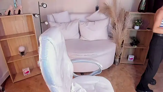 Amy Kiitty  online show from 01.03.25