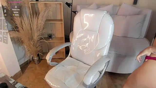 Amy Kiitty  online show from 01.21.25