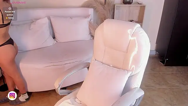 Amy Kiitty  online show from 02.20.25