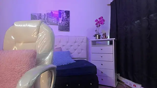 Amy Kiitty  online show from 02.14.26