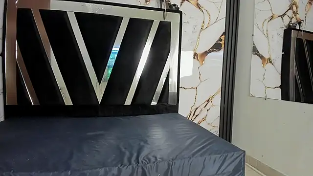 KarinaSimonz online show from 10.23.25