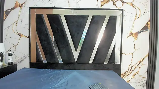 KarinaSimonz online show from 11.18.25