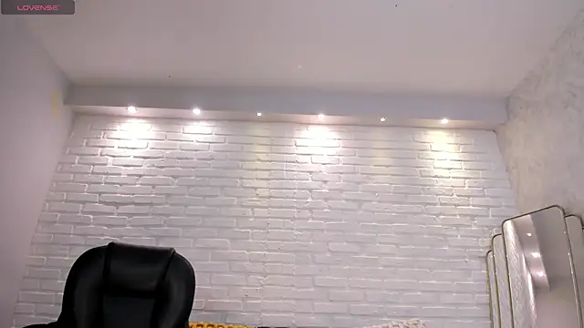 KatieNolan 1 online show from 11.30.25